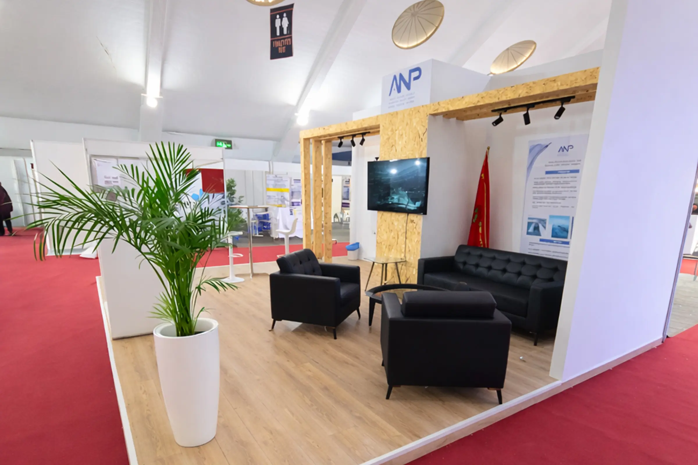 Vue angle du stand ANP au SISTEP Casablanca 2025, stand professionnel sur mesure à l’architecture moderne